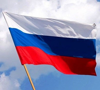 «Гордо реет флаг России»